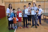 Pamiątkowe zdjęcie z najmłodszymi, którzy zdobyli podium